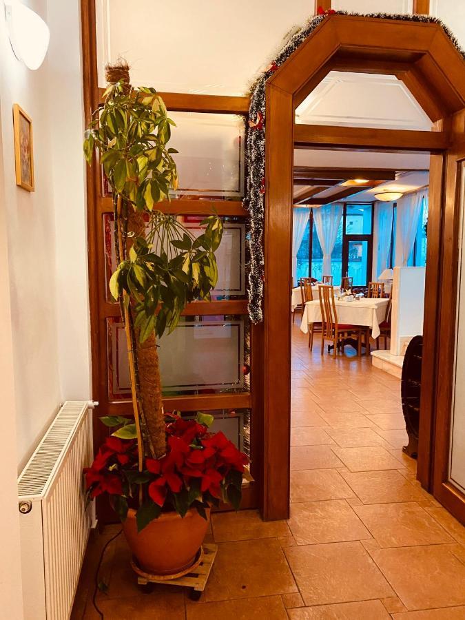 Отель Casa Jasmine Брашов Экстерьер фото