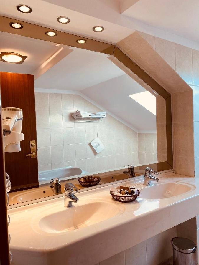 Отель Casa Jasmine Брашов Экстерьер фото